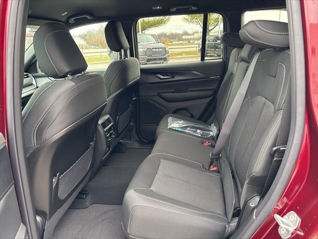 2026 Jeep Grand Cherokee GRAND CHEROKEE LAREDO 4X4