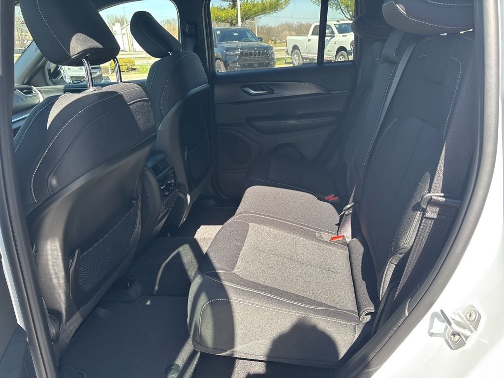 2026 Jeep Grand Cherokee Laredo