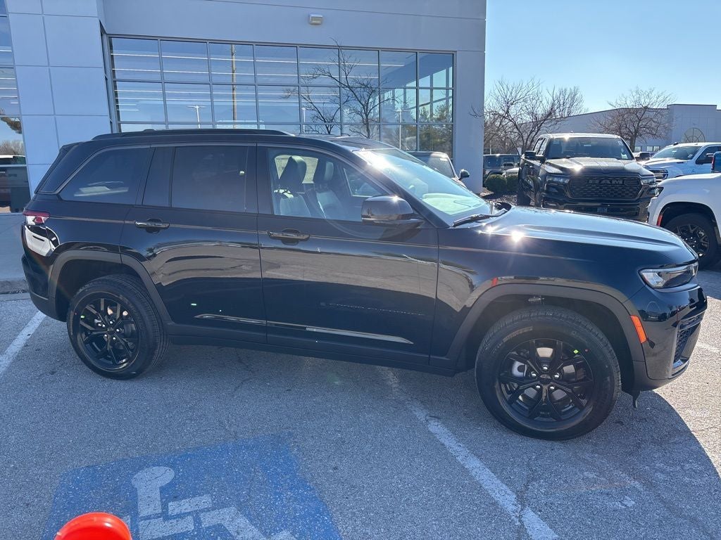 2026 Jeep Grand Cherokee Laredo