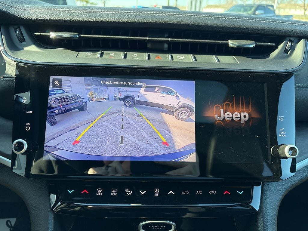 2026 Jeep Grand Cherokee Laredo