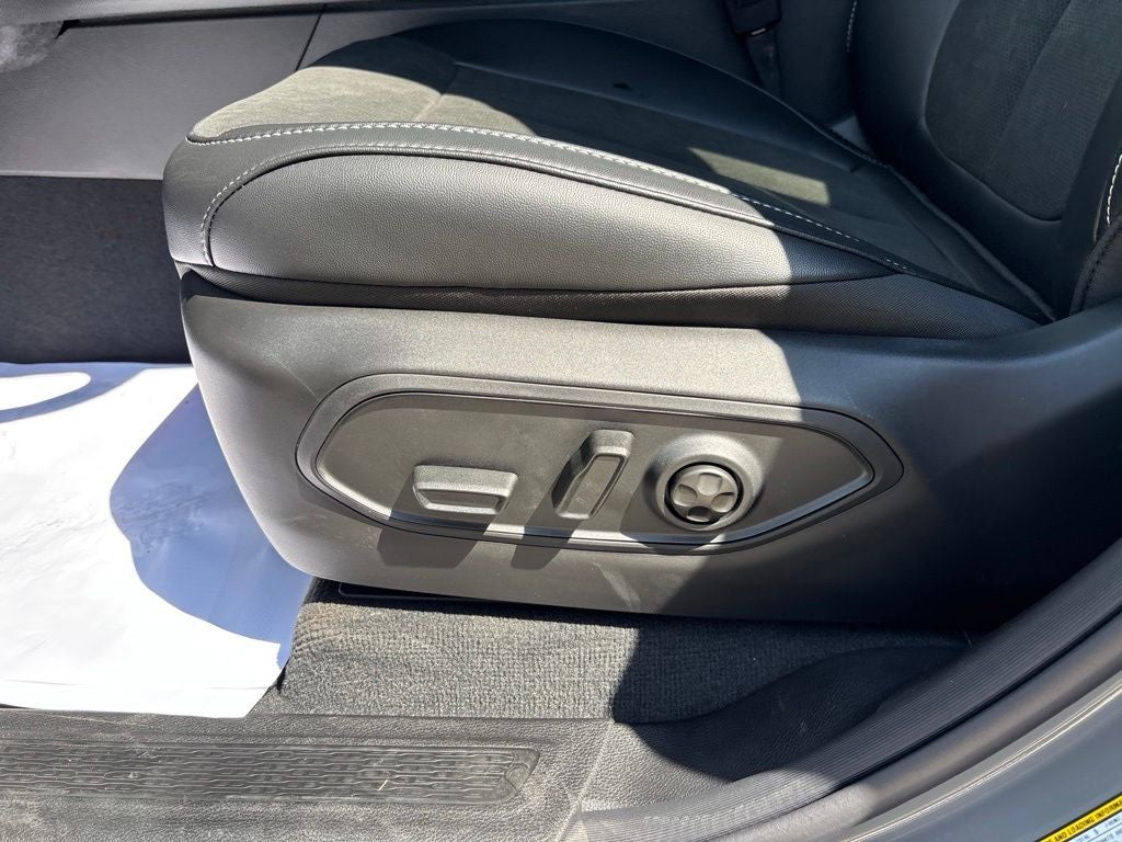 2027 Jeep Grand Cherokee Laredo Altitude