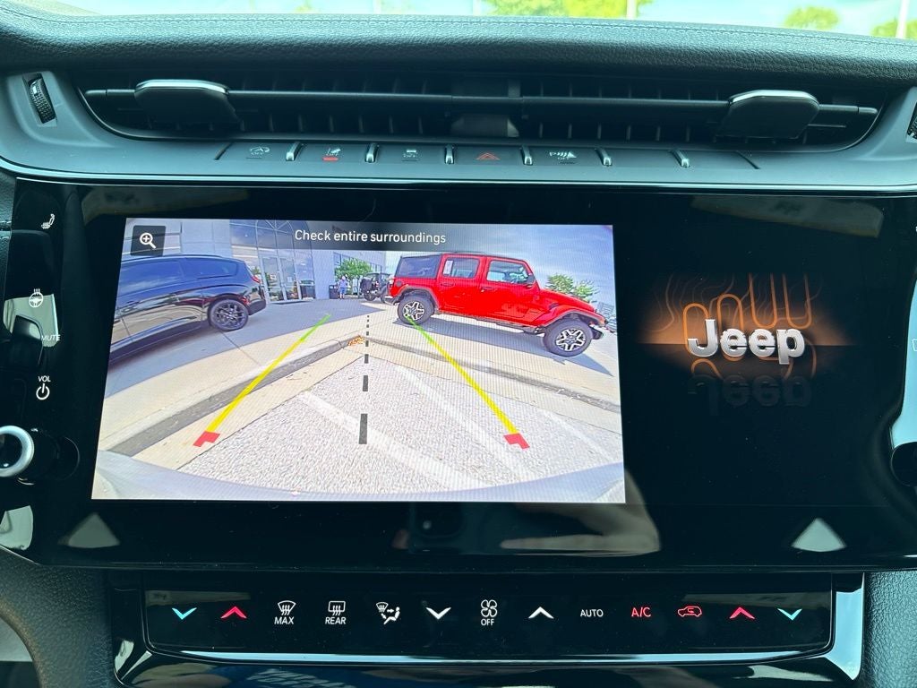 2027 Jeep Grand Cherokee Laredo Altitude