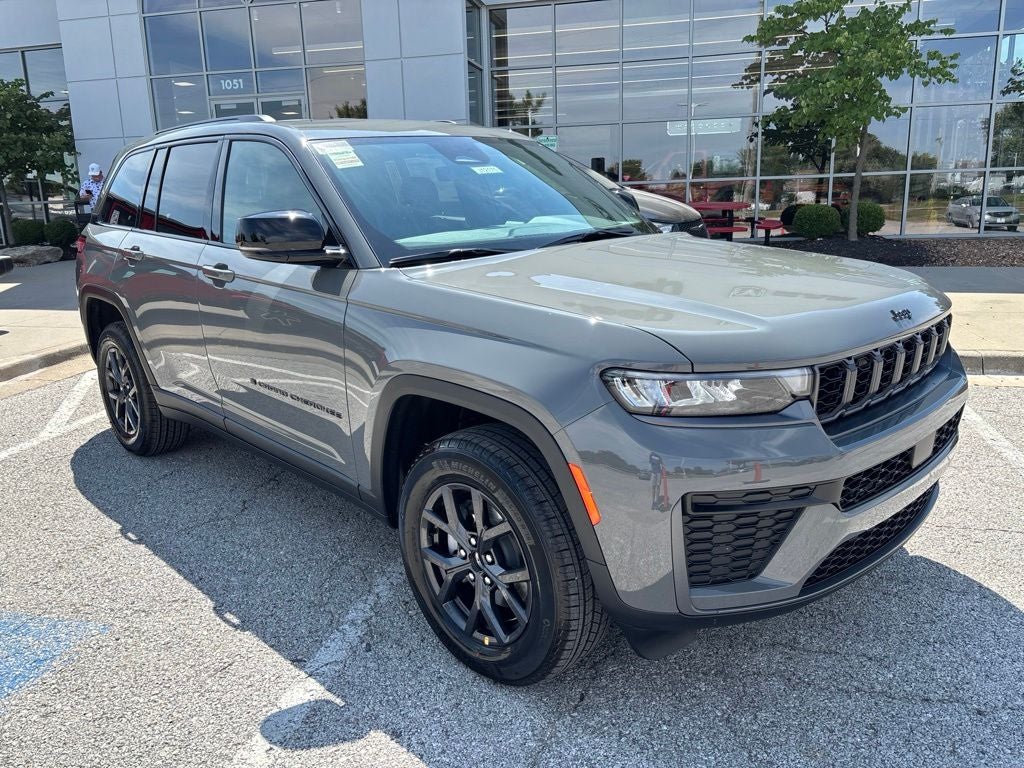 2027 Jeep Grand Cherokee Laredo Altitude