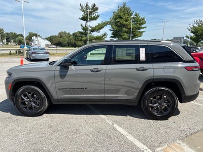 2027 Jeep Grand Cherokee Laredo Altitude