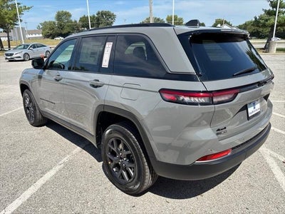2027 Jeep Grand Cherokee Laredo Altitude