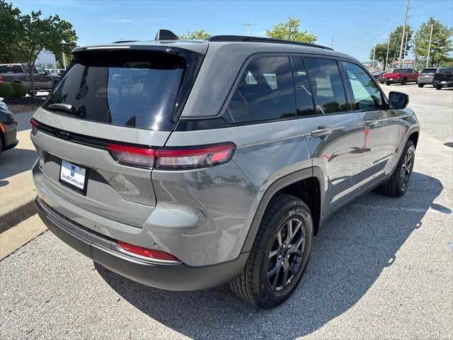 2027 Jeep Grand Cherokee Laredo Altitude