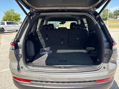 2027 Jeep Grand Cherokee Laredo Altitude