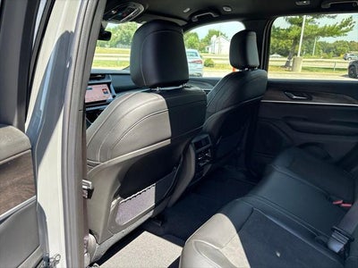 2027 Jeep Grand Cherokee Laredo Altitude