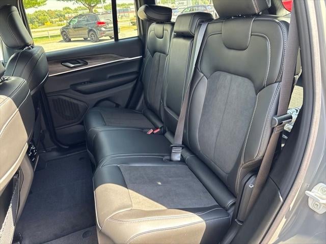 2027 Jeep Grand Cherokee Laredo Altitude