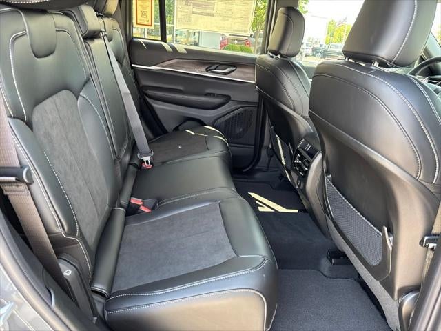 2027 Jeep Grand Cherokee Laredo Altitude