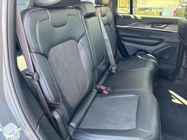2027 Jeep Grand Cherokee Laredo Altitude