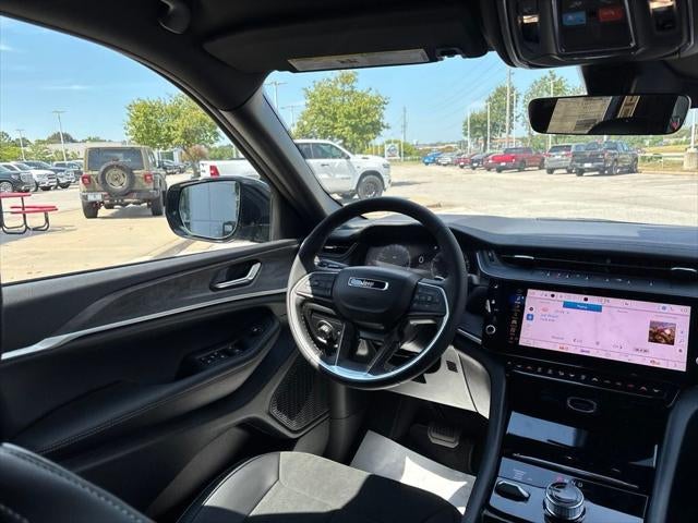 2027 Jeep Grand Cherokee Laredo Altitude
