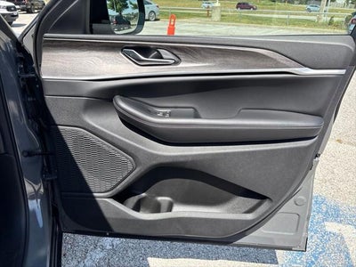 2027 Jeep Grand Cherokee Laredo Altitude