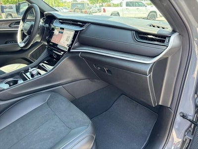 2027 Jeep Grand Cherokee Laredo Altitude