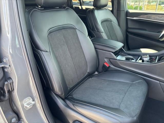 2027 Jeep Grand Cherokee Laredo Altitude