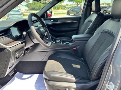 2027 Jeep Grand Cherokee Laredo Altitude