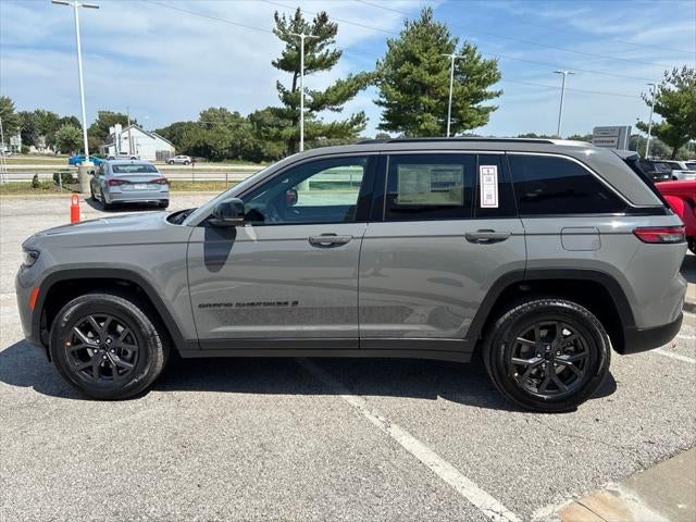 2027 Jeep Grand Cherokee Laredo Altitude