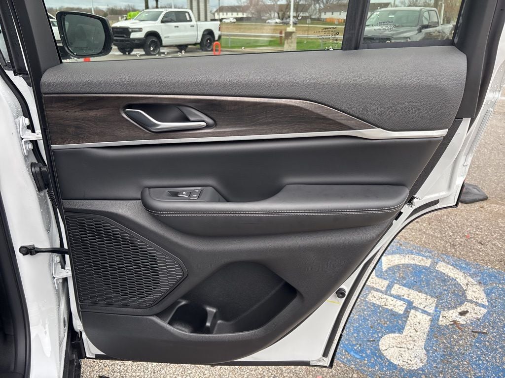 2026 Jeep Grand Cherokee Laredo