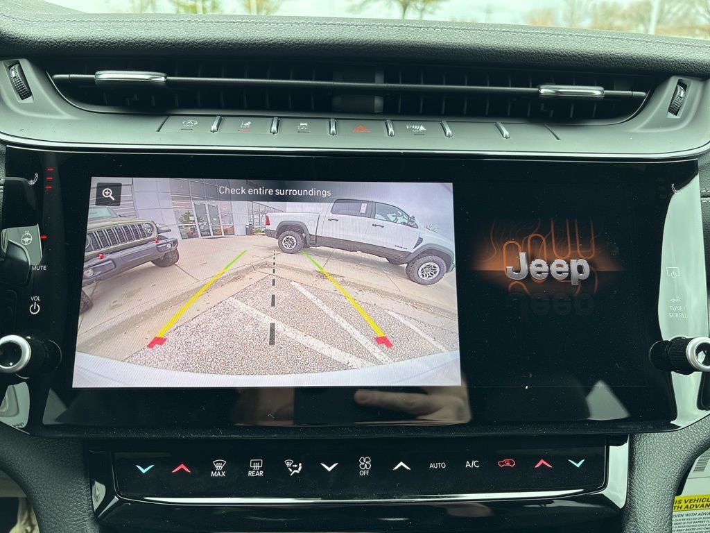 2026 Jeep Grand Cherokee Laredo