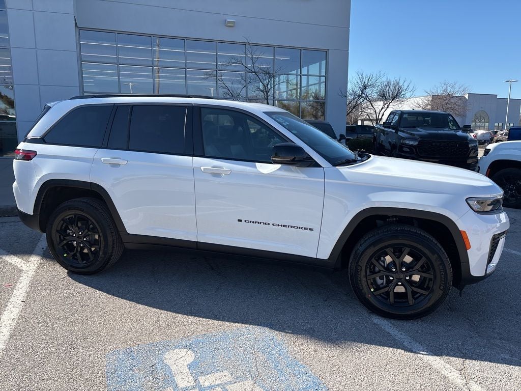 2026 Jeep Grand Cherokee Laredo