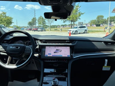 2027 Jeep Grand Cherokee Laredo Altitude