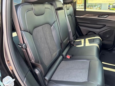 2027 Jeep Grand Cherokee Laredo Altitude