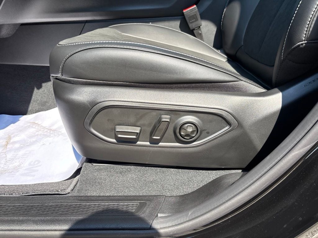 2027 Jeep Grand Cherokee Laredo Altitude