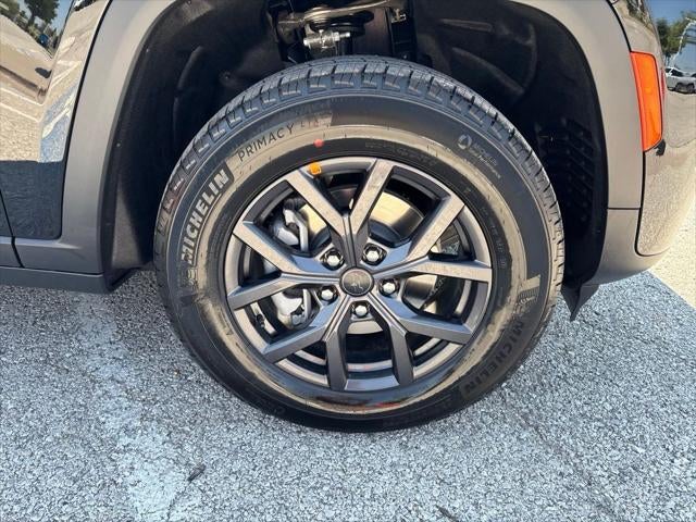 2027 Jeep Grand Cherokee Laredo Altitude
