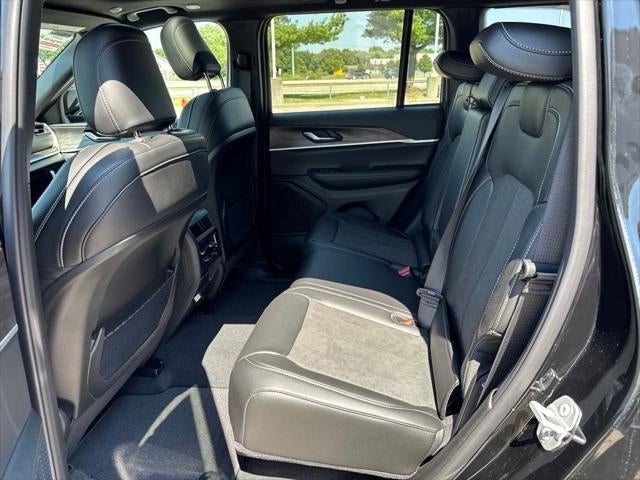 2027 Jeep Grand Cherokee Laredo Altitude