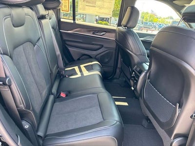2027 Jeep Grand Cherokee Laredo Altitude
