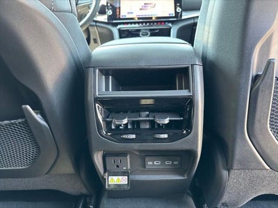 2027 Jeep Grand Cherokee Laredo Altitude