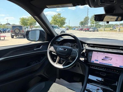 2027 Jeep Grand Cherokee Laredo Altitude