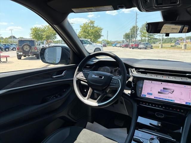 2027 Jeep Grand Cherokee Laredo Altitude