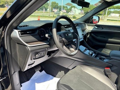 2027 Jeep Grand Cherokee Laredo Altitude