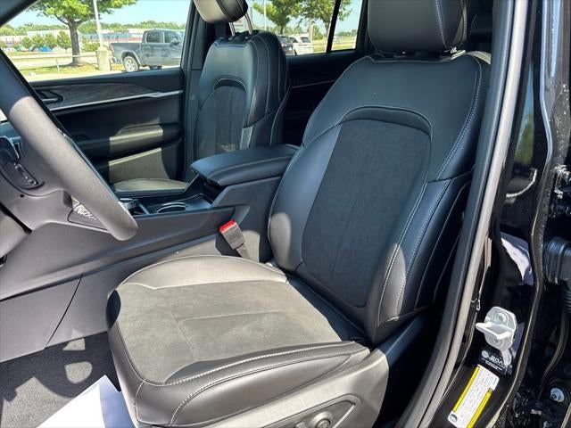 2027 Jeep Grand Cherokee Laredo Altitude
