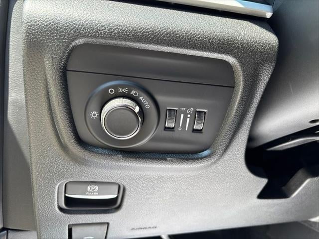 2027 Jeep Grand Cherokee Laredo Altitude