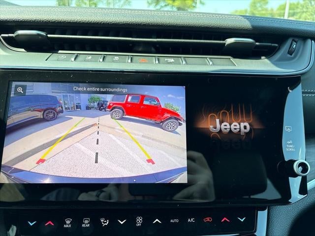 2027 Jeep Grand Cherokee Laredo Altitude