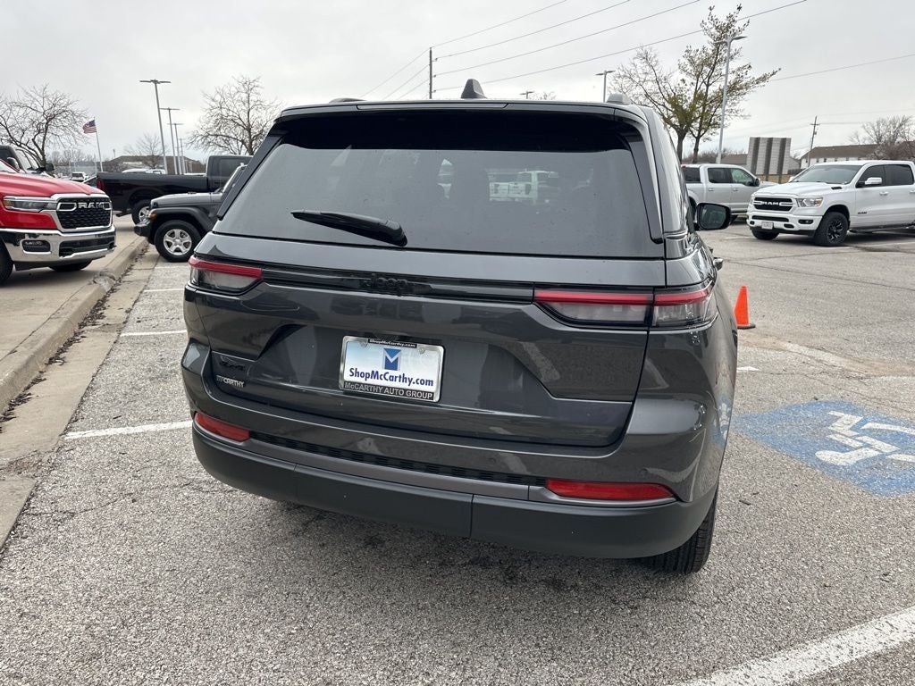 2026 Jeep Grand Cherokee Laredo