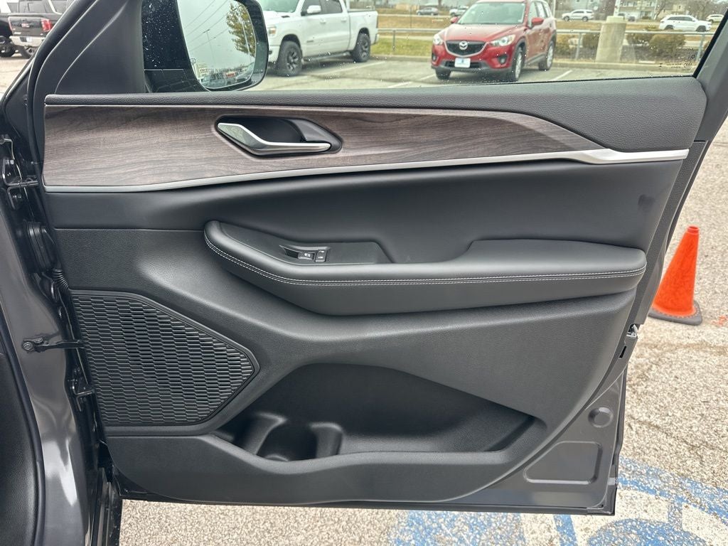 2026 Jeep Grand Cherokee Laredo