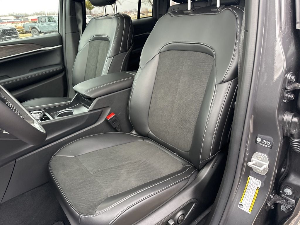 2026 Jeep Grand Cherokee Laredo