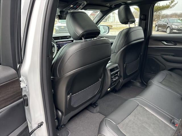 2026 Jeep Grand Cherokee GRAND CHEROKEE LAREDO ALTITUDE 4X4