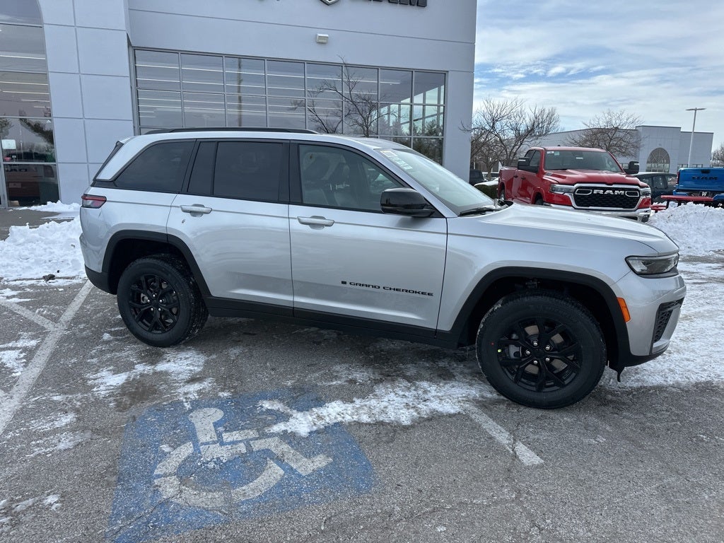 2026 Jeep Grand Cherokee Laredo