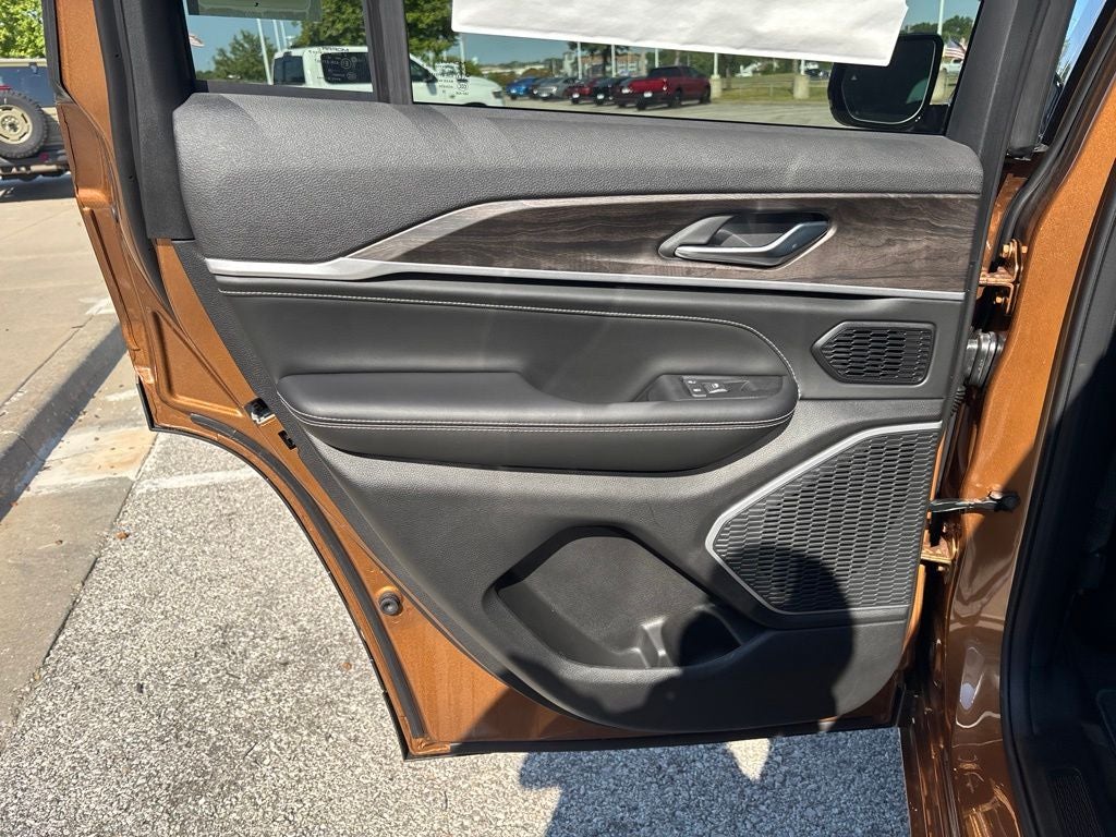 2027 Jeep Grand Cherokee Limited Reserve