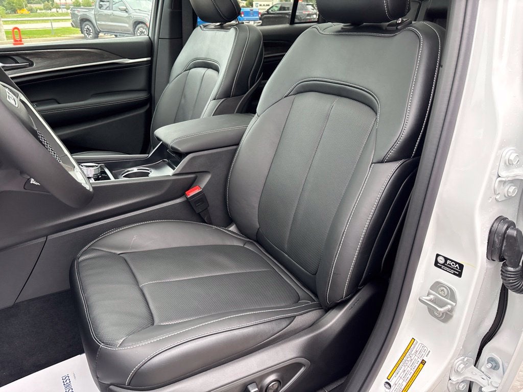 2027 Jeep Grand Cherokee GRAND CHEROKEE LIMITED RESERVE 4X4
