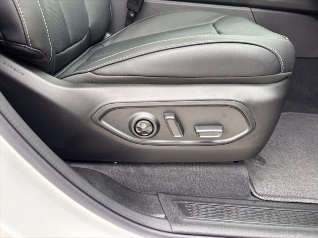 2027 Jeep Grand Cherokee GRAND CHEROKEE LIMITED RESERVE 4X4