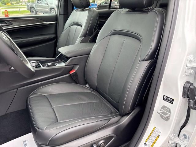 2027 Jeep Grand Cherokee GRAND CHEROKEE LIMITED RESERVE 4X4