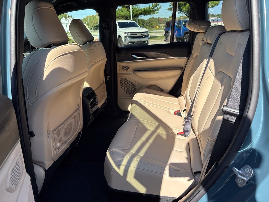 2027 Jeep Grand Cherokee GRAND CHEROKEE LIMITED 4X4