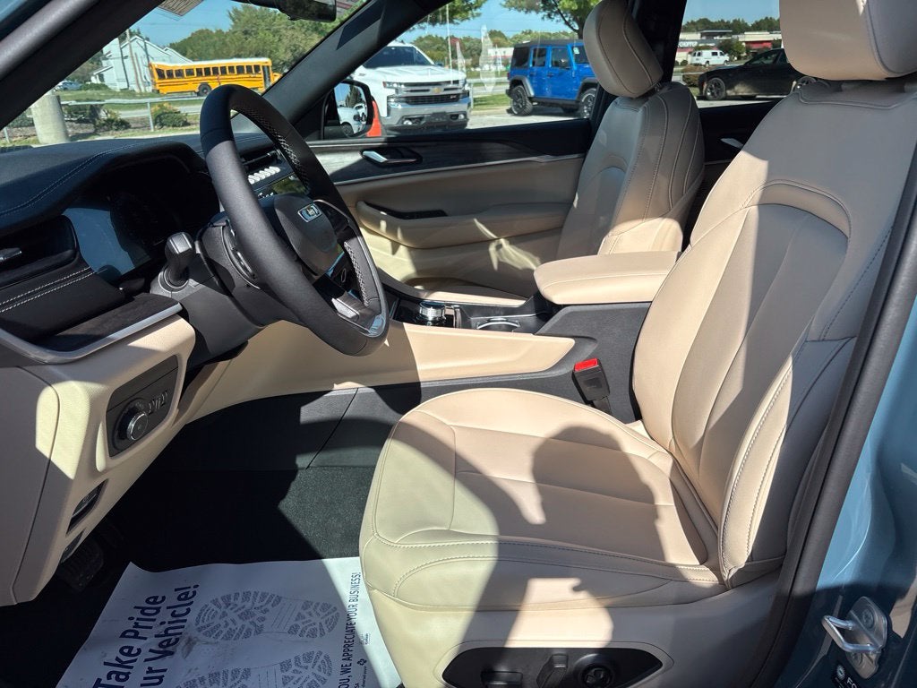 2027 Jeep Grand Cherokee GRAND CHEROKEE LIMITED 4X4
