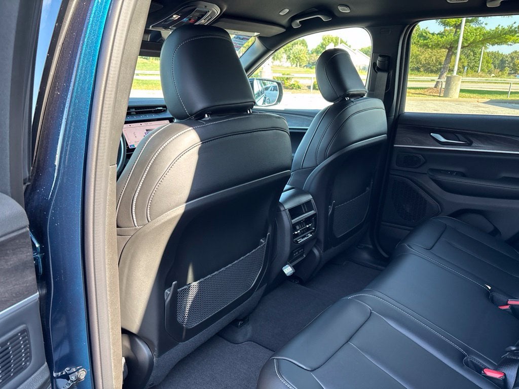 2027 Jeep Grand Cherokee GRAND CHEROKEE LIMITED 4X4