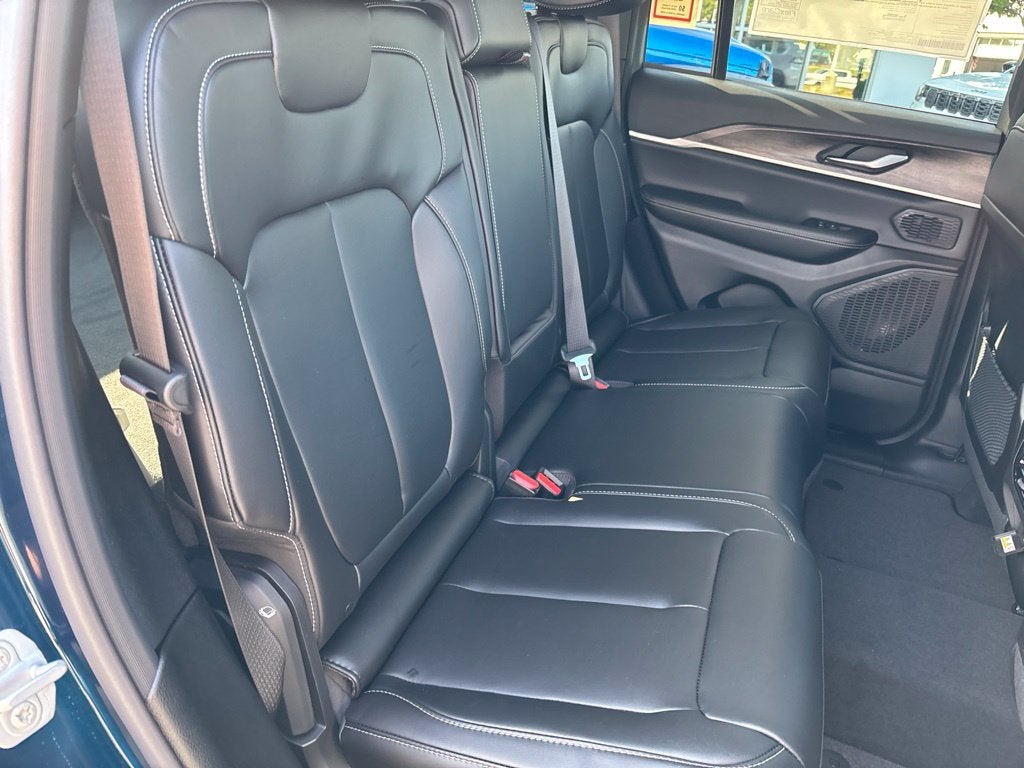 2027 Jeep Grand Cherokee GRAND CHEROKEE LIMITED 4X4